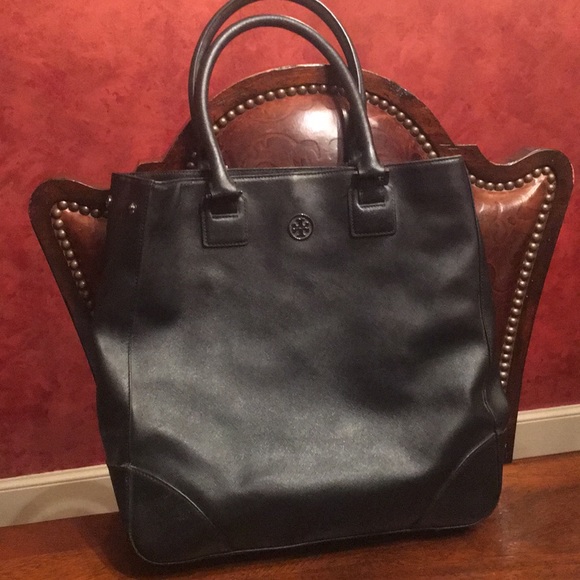 Tory Burch navy leather purse - Picture 1 of 7